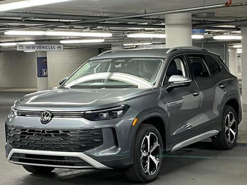 Platinum Gray Metallic 2026 Volkswagen Tiguan 2.0T SE 4MOTION