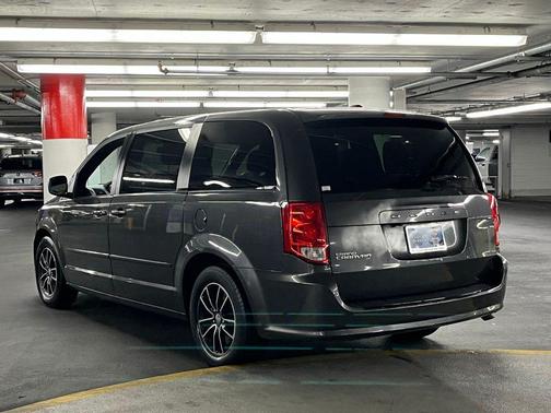 Granite Pearlcoat 2017 Dodge Grand Caravan SXT