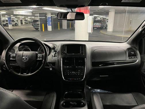 Granite Pearlcoat 2017 Dodge Grand Caravan SXT