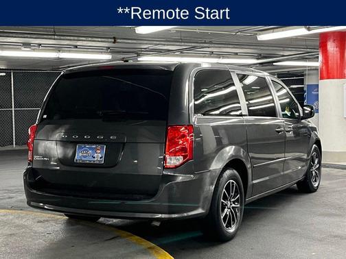 Granite Pearlcoat 2017 Dodge Grand Caravan SXT