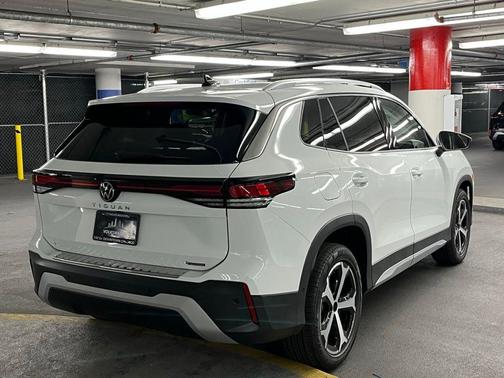 2025 Volkswagen Tiguan 2.0T SE 4MOTION