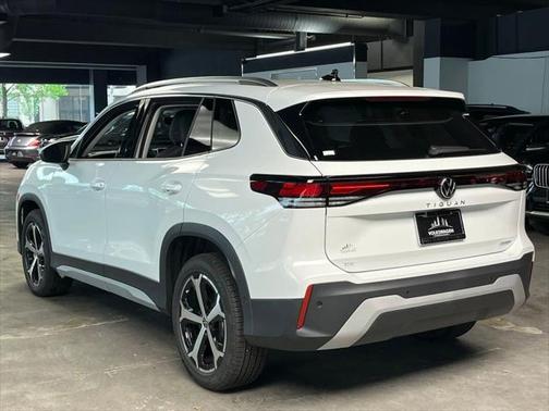 2025 Volkswagen Tiguan 2.0T SE 4MOTION