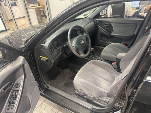 Black Obsidian 2005 Hyundai ELANTRA GLS