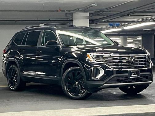 Deep Black Pearl 2024 Volkswagen Atlas 2.0T SE w/Technology 4MOTION