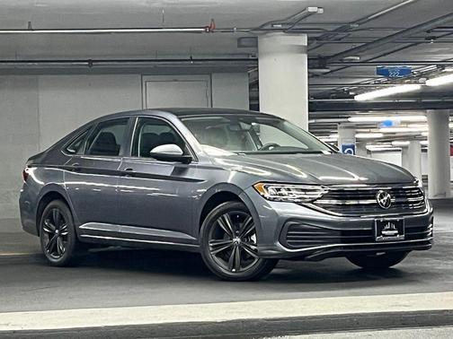 Platinum Gray Metallic 2023 Volkswagen Jetta 1.5T SE