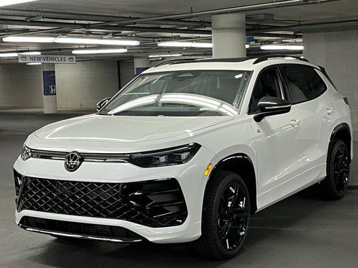 2025 Volkswagen Tiguan 2.0T SE R-Line Black 4MOTION