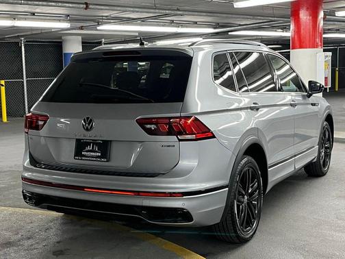 2022 Volkswagen Tiguan 2.0T SE R-Line Black 4MOTION