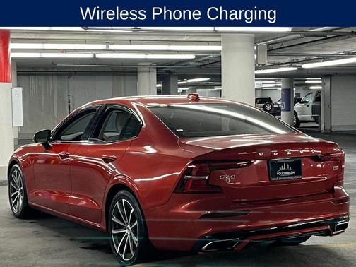 2022 Volvo S60 T5 Momentum
