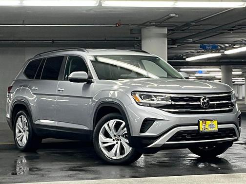Silver Metallic 2022 Volkswagen Atlas 3.6L SE w/Technology