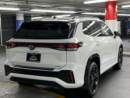 2025 Volkswagen Tiguan 2.0T SE R-Line Black 4MOTION
