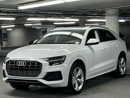 2023 Audi Q8 55 Premium