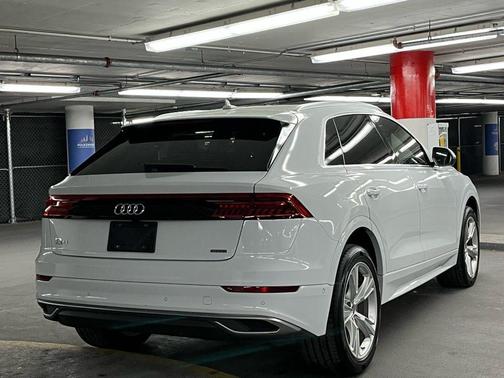 2023 Audi Q8 55 Premium