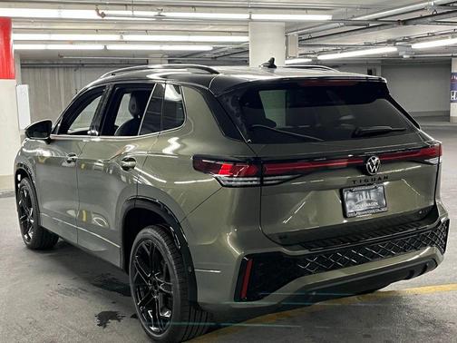 Avocado Green w/Deep Black Roof 2026 Volkswagen Tiguan 2.0T SE R-Line Black 4MOTION