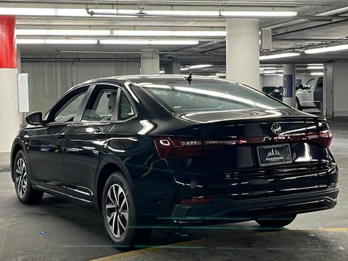 Deep Black Pearl 2026 Volkswagen Jetta 1.4T S