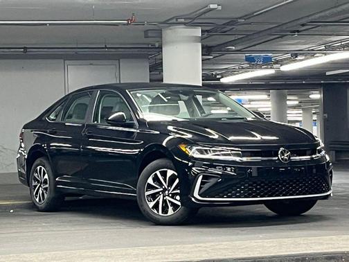 Deep Black Pearl 2026 Volkswagen Jetta 1.4T S