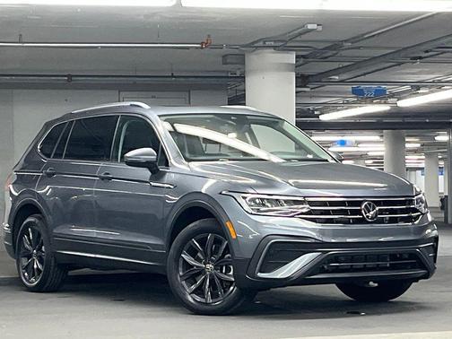 Platinum Gray Metallic 2024 Volkswagen Tiguan 2.0T SE 4MOTION