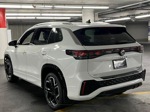 2025 Volkswagen Tiguan 2.0T SEL R-Line 4MOTION