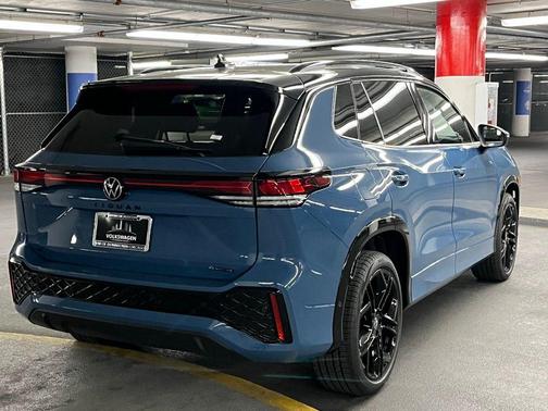 2025 Volkswagen Tiguan 2.0T SE R-Line Black 4MOTION