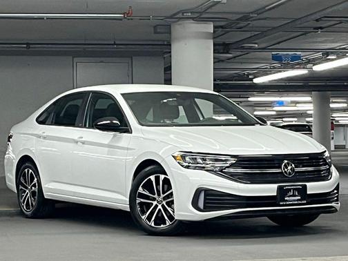 Pure White 2023 Volkswagen Jetta 1.5T Sport
