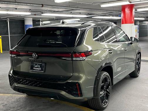 Avocado Green w/Deep Black Roof 2026 Volkswagen Tiguan 2.0T SE R-Line Black 4MOTION