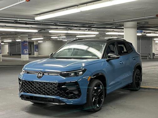 2025 Volkswagen Tiguan 2.0T SE R-Line Black 4MOTION