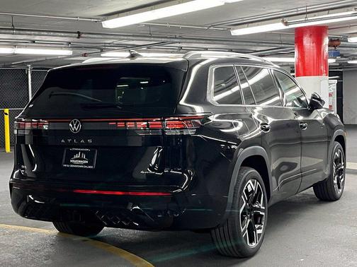 Deep Black Pearl 2027 Volkswagen Atlas SEL Premium R-Line