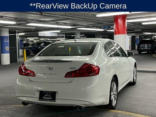 2015 INFINITI Q40 Base