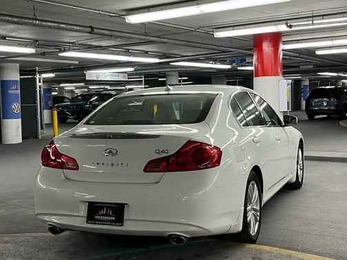 2015 INFINITI Q40 Base