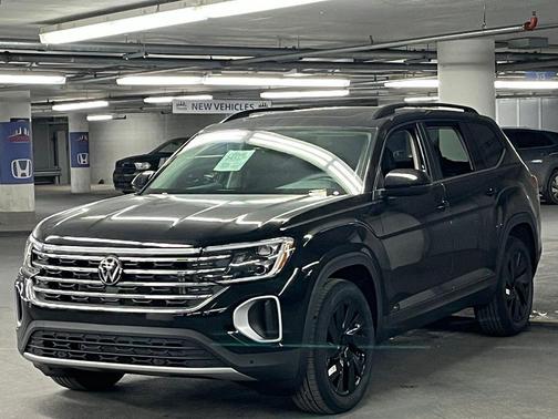 Deep Black Pearl 2026 Volkswagen Atlas 2.0T SE w/Technology 4MOTION