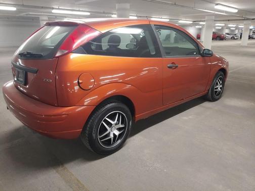Photo 5 of 7 of 2005 Ford Focus ZX3