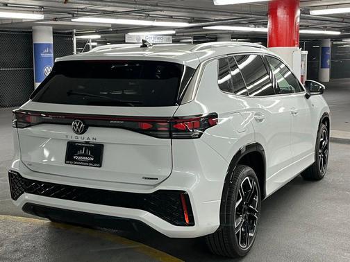 2025 Volkswagen Tiguan 2.0T SEL R-Line 4MOTION