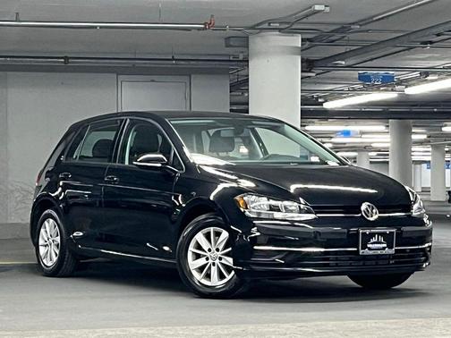 Deep Black 2019 Volkswagen Golf 1.4T S