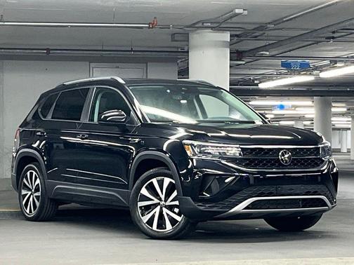 Deep Black 2023 Volkswagen Taos 1.5T SE