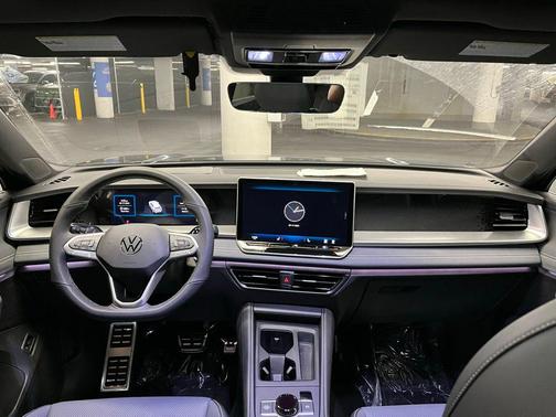 2025 Volkswagen Tiguan 2.0T SE R-Line Black 4MOTION