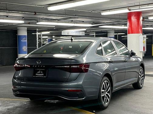 Platinum Gray Metallic 2026 Volkswagen Jetta 1.4T SE
