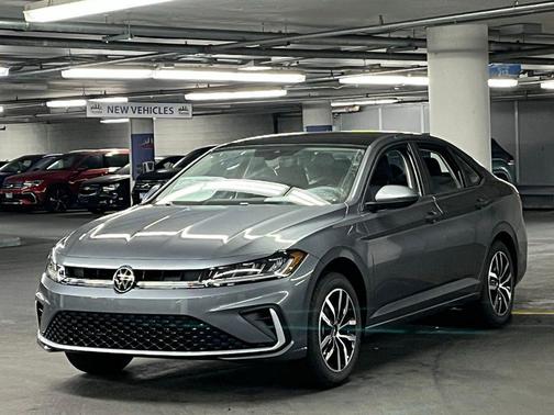 Platinum Gray Metallic 2026 Volkswagen Jetta 1.4T SE