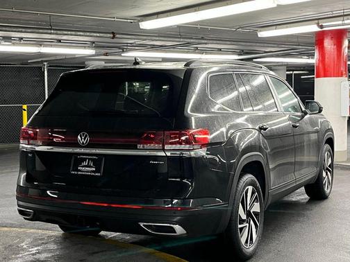 Deep Black Pearl 2026 Volkswagen Atlas 2.0T SE w/Technology 4MOTION