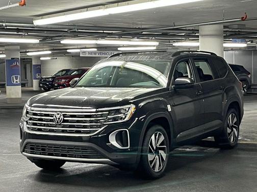 Deep Black Pearl 2026 Volkswagen Atlas 2.0T SE w/Technology 4MOTION
