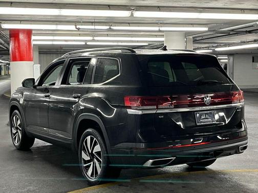 Deep Black Pearl 2026 Volkswagen Atlas 2.0T SE w/Technology 4MOTION