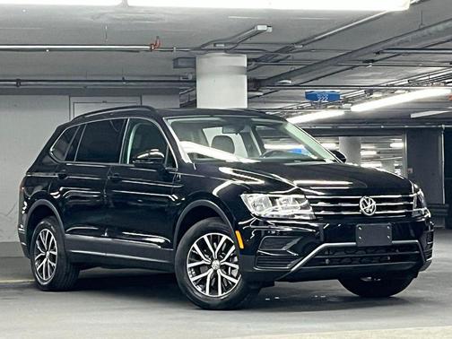 Deep Black Pearl 2020 Volkswagen Tiguan 2.0T SE 4MOTION