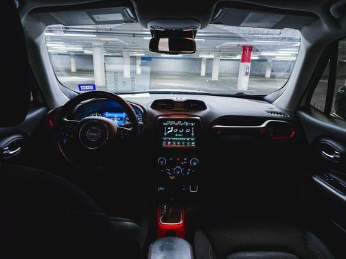 Alpine White Clearcoat 2022 Jeep Renegade Trailhawk