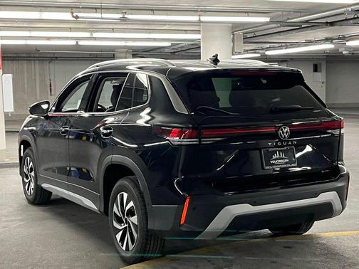 deep black pearl 2026 Volkswagen Tiguan 2.0T S