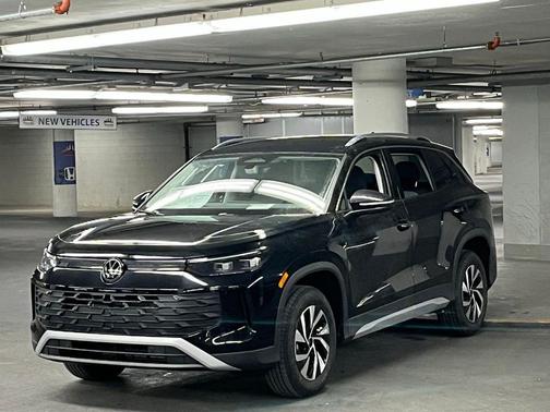 deep black pearl 2026 Volkswagen Tiguan 2.0T S