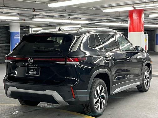 deep black pearl 2026 Volkswagen Tiguan 2.0T S