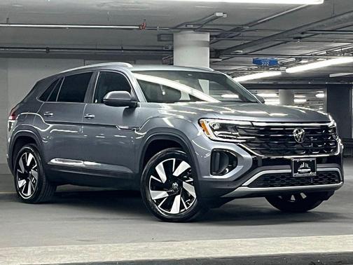 Platinum Gray Metallic 2025 Volkswagen Atlas Cross Sport 2.0T SE w/Technology 4MOTION