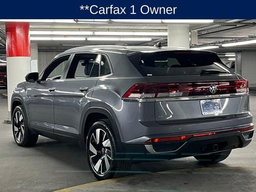Platinum Gray Metallic 2025 Volkswagen Atlas Cross Sport 2.0T SE w/Technology 4MOTION