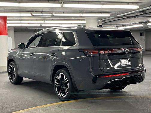 Pure Gray 2027 Volkswagen Atlas SEL Premium R-Line