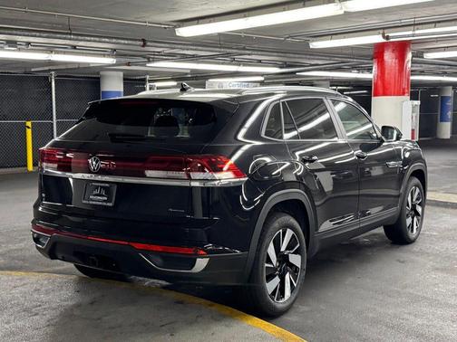 2026 Volkswagen Atlas Cross Sport 2.0T SE w/Technology 4MOTION