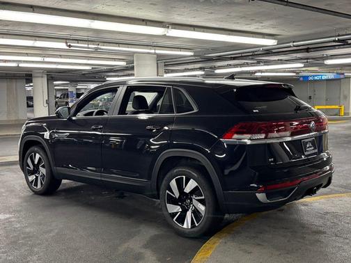 2026 Volkswagen Atlas Cross Sport 2.0T SE w/Technology 4MOTION