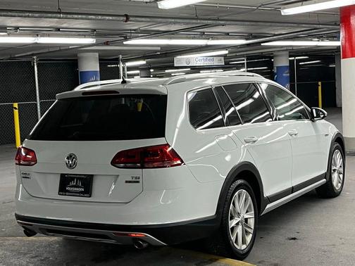 2017 Volkswagen Golf Alltrack TSI S